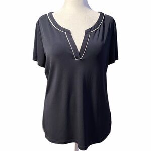 The Limited Navy Split-Neck Top – Size L
Condition: Excellent Condition